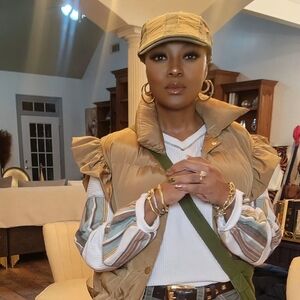 Meet your Posher, Chiquita